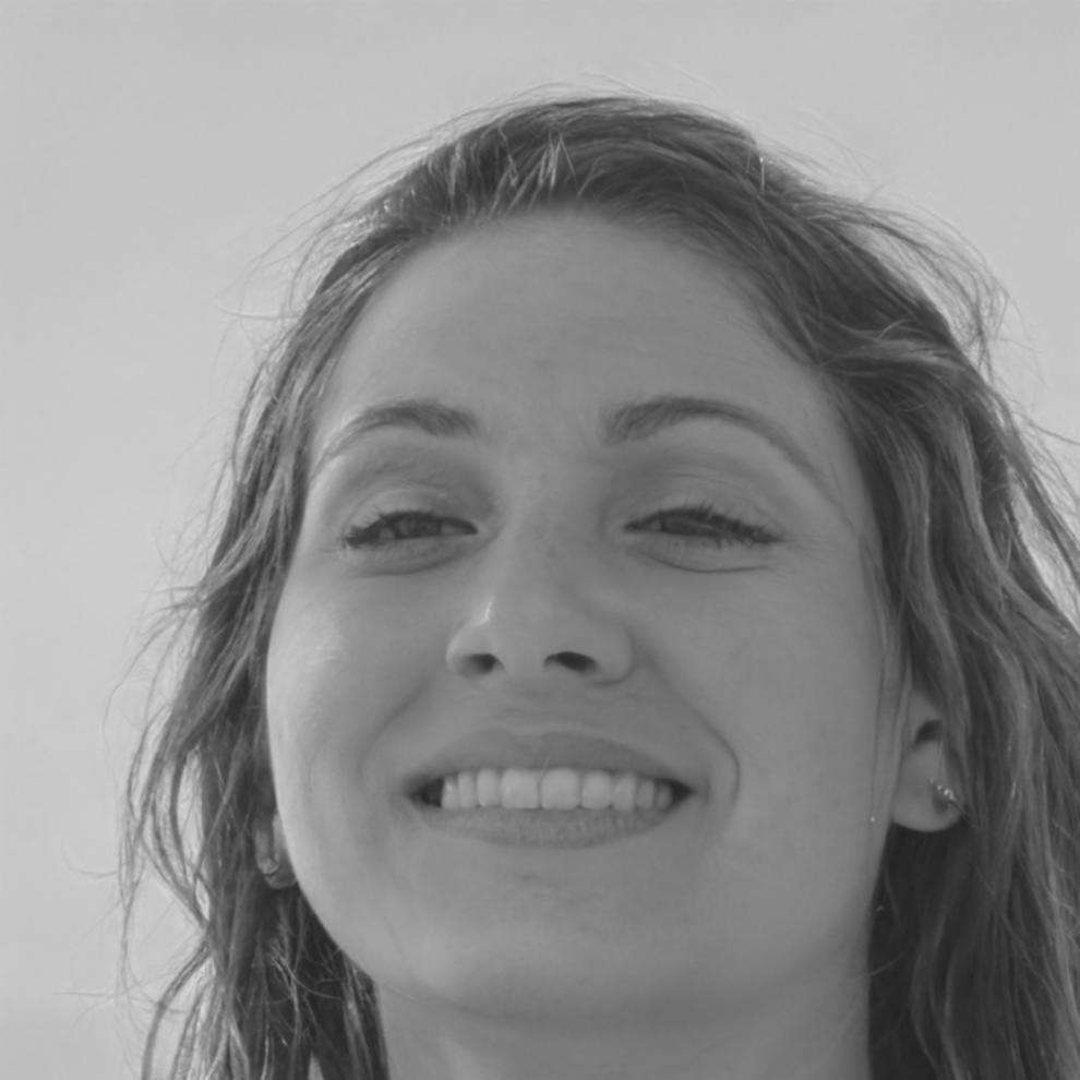 Responsable RH daromiqualthrex guidant un candidat lors d'un entretien de recrutement